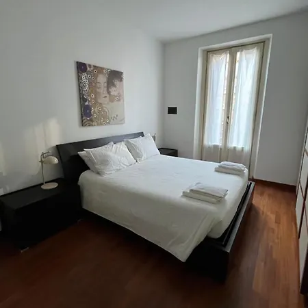 Apartment Bilocale Zona Tortona Milan